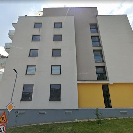 Alure Residences 1 & 24H Self Check-In, Free Parking In Front Of The Apartment Building, New Building, Terrace, Cafe With Breakfast In The Apartment Building, Next To The Aqua Park Banská Bystrica Dış mekan fotoğraf