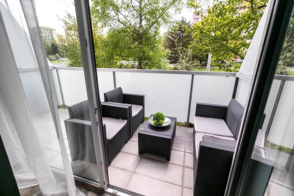 Alure Residences 1 & 24H Self Check-In, Free Parking In Front Of The Apartment Building, New Building, Terrace, Cafe With Breakfast In The Apartment Building, Next To The Aqua Park Banská Bystrica Dış mekan fotoğraf