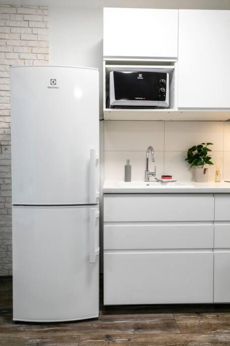 Alure Residences 1 & 24H Self Check-In, Free Parking In Front Of The Apartment Building, New Building, Terrace, Cafe With Breakfast In The Apartment Building, Next To The Aqua Park Banská Bystrica Dış mekan fotoğraf