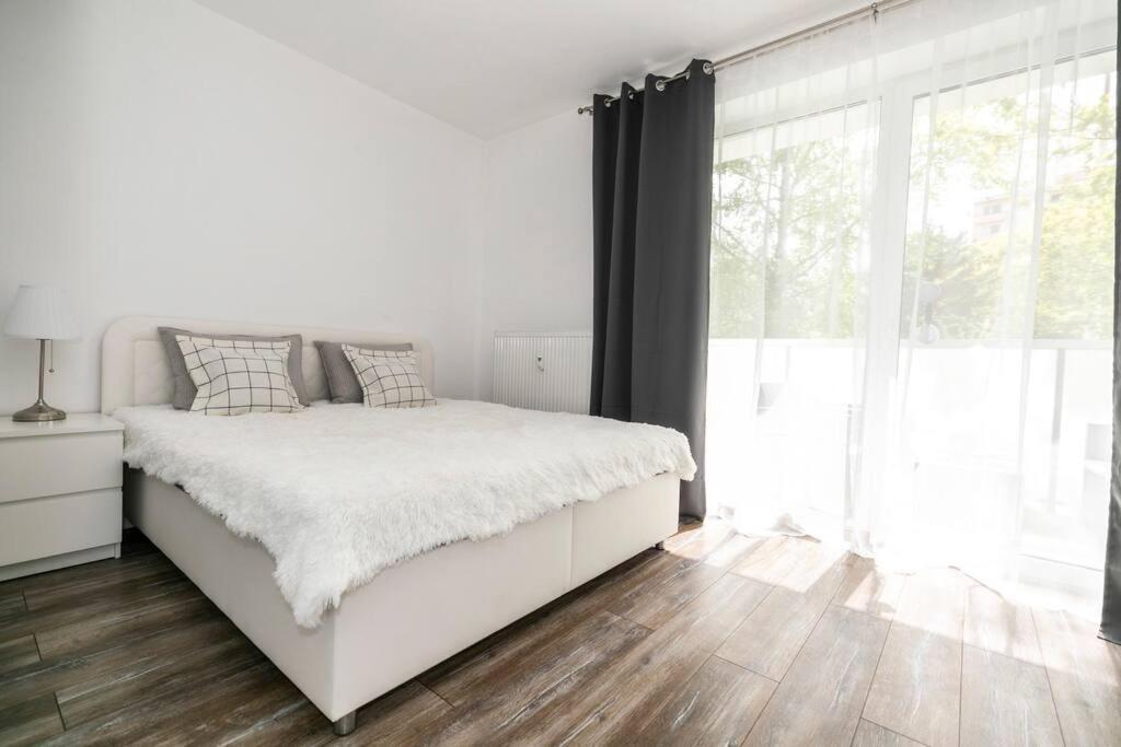 Alure Residences 1 & 24H Self Check-In, Free Parking In Front Of The Apartment Building, New Building, Terrace, Cafe With Breakfast In The Apartment Building, Next To The Aqua Park Banská Bystrica Dış mekan fotoğraf