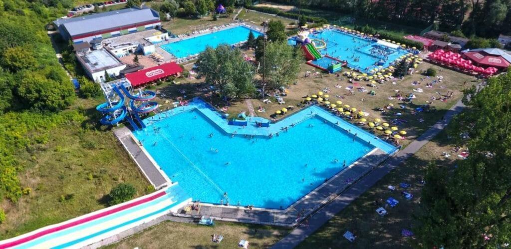 Alure Residences 1 & 24H Self Check-In, Free Parking In Front Of The Apartment Building, New Building, Terrace, Cafe With Breakfast In The Apartment Building, Next To The Aqua Park Banská Bystrica Dış mekan fotoğraf