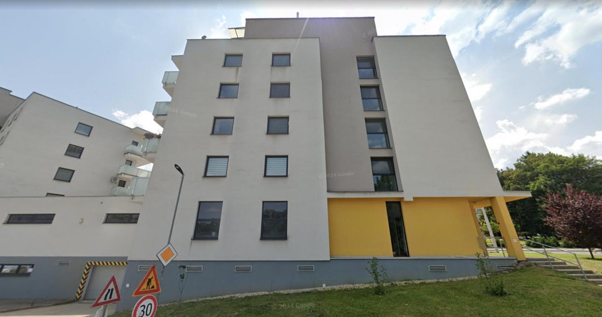 Alure Residences 1 & 24H Self Check-In, Free Parking In Front Of The Apartment Building, New Building, Terrace, Cafe With Breakfast In The Apartment Building, Next To The Aqua Park Banská Bystrica Dış mekan fotoğraf